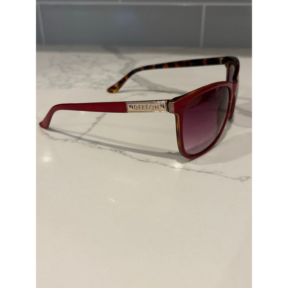 Dereon Red Frame Women's Oversized Sunglasses‎ EUC